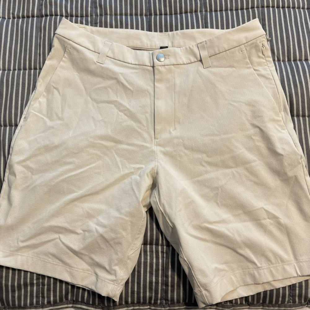 Lululemon Commission Classic-Fit Short 9" - White - Size 32 waist - *Brand New*